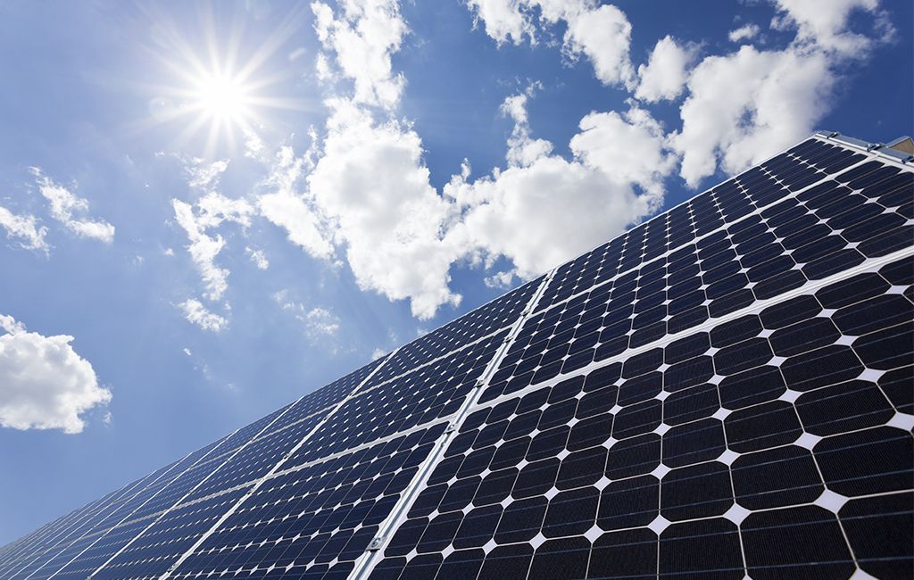نقش نیروگاه‌های خورشیدی در کاهش هزینه‌های انرژی برای جامعه