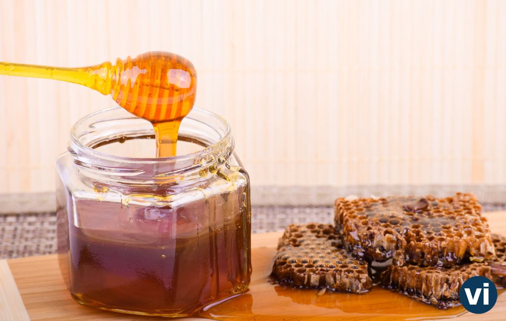 انتخاب مواد اولیه مناسب برای بهینه‌سازی تولید و بسته بندی عسل در کارخانه